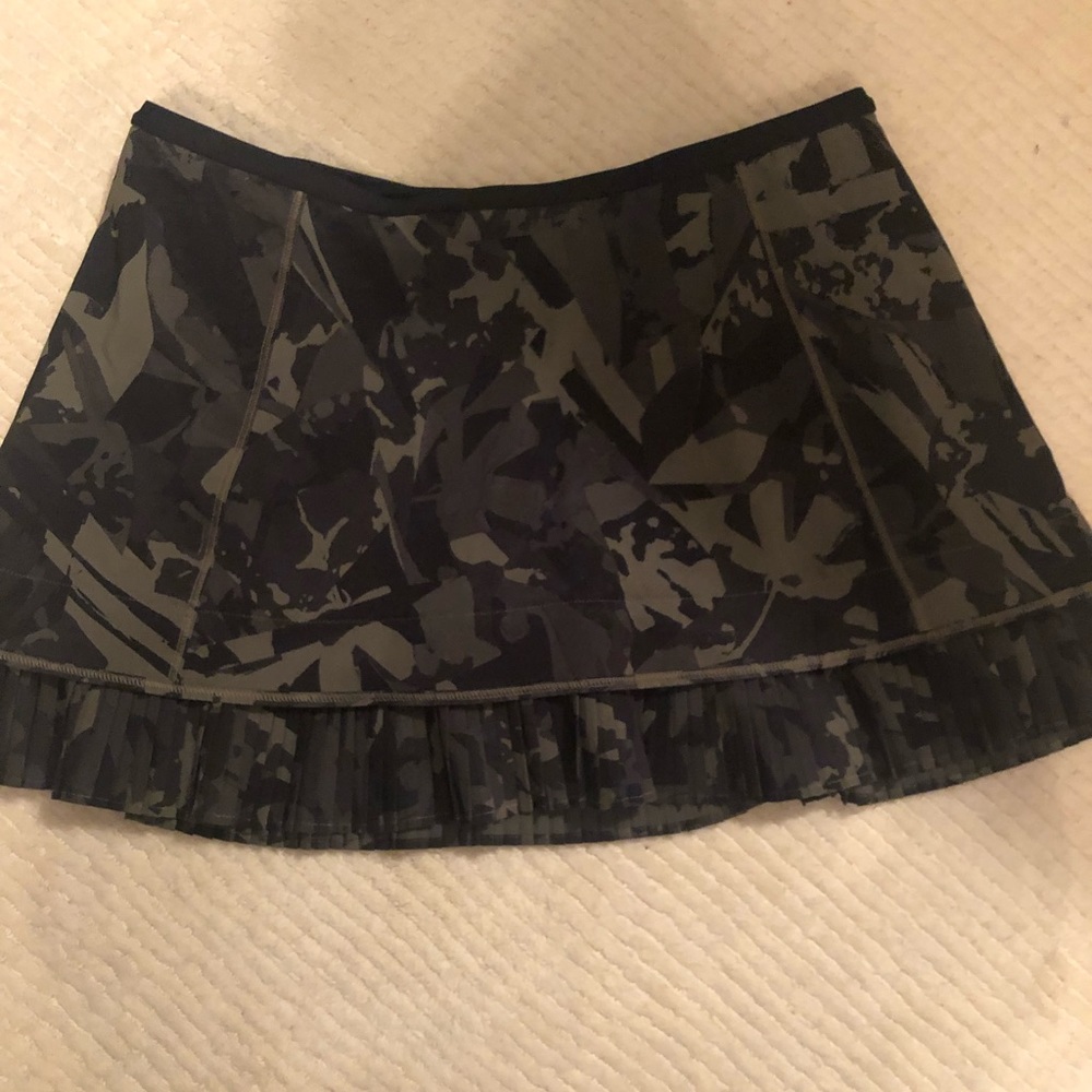 Lululemon green tennis skirt